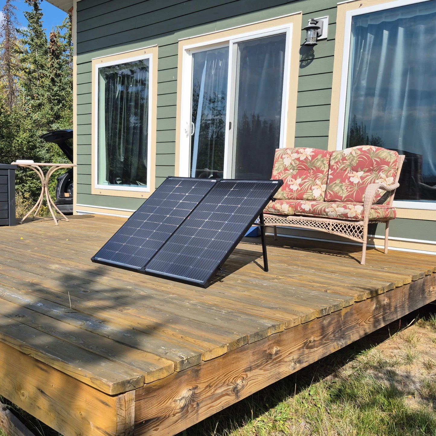 200 Watt Folding Solar Panel Kit w/ MPPT