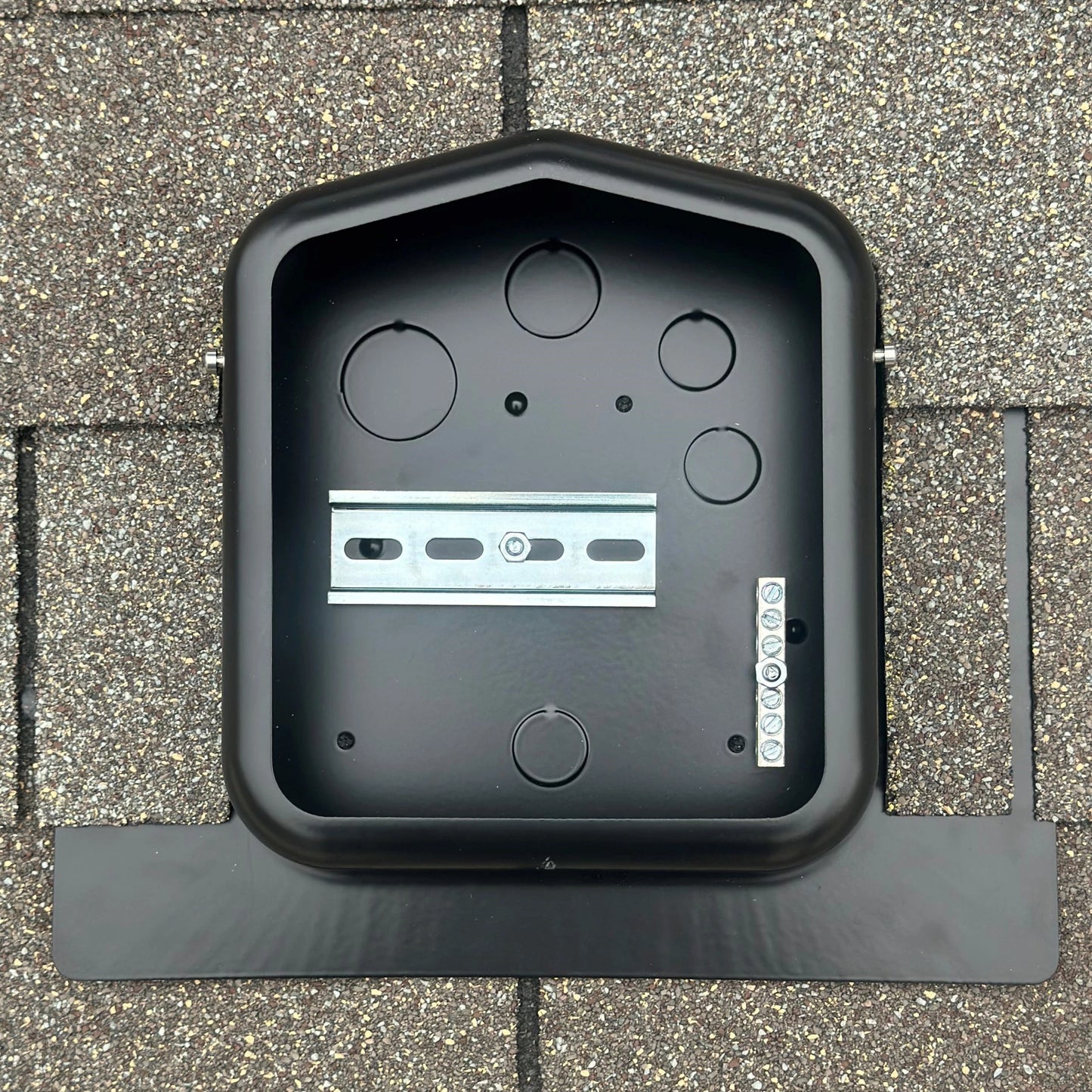 SolaDeck 0599 AC/DC Roof Box