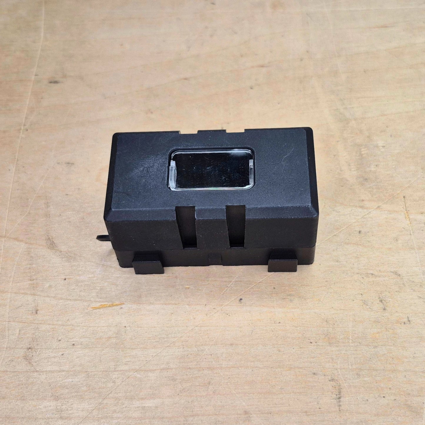 Black midi fuse holder on a wooden surface