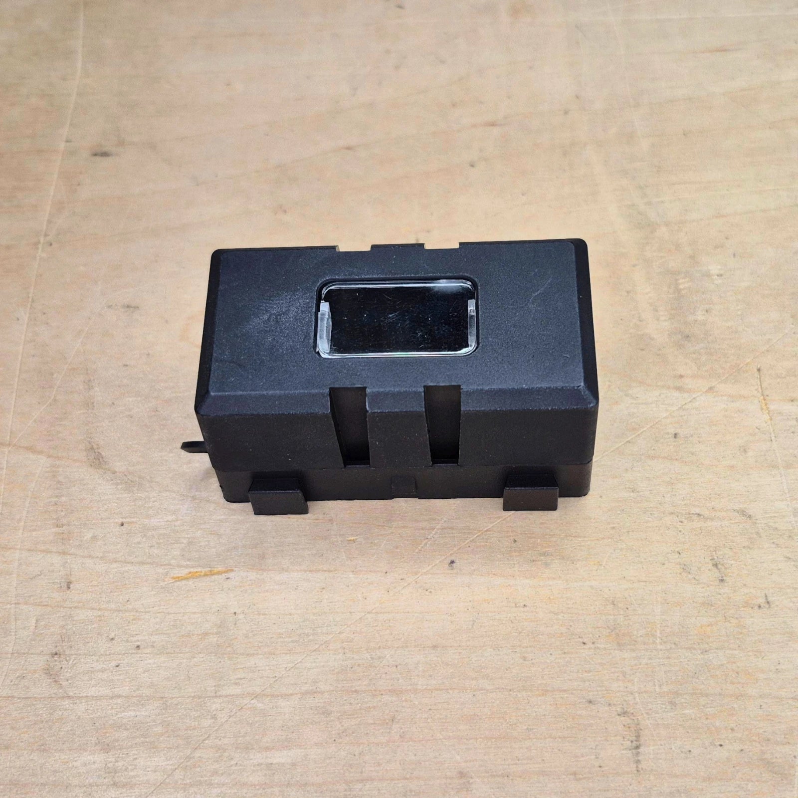 Black midi fuse holder on a wooden surface