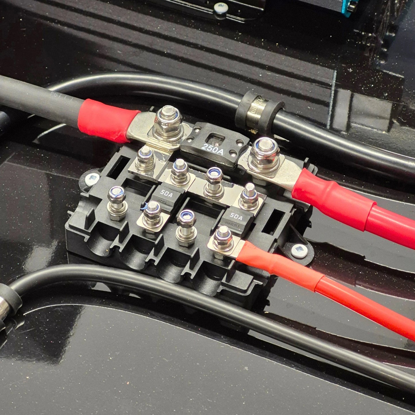 MEGA + MIDI Fuse Distribution Panel