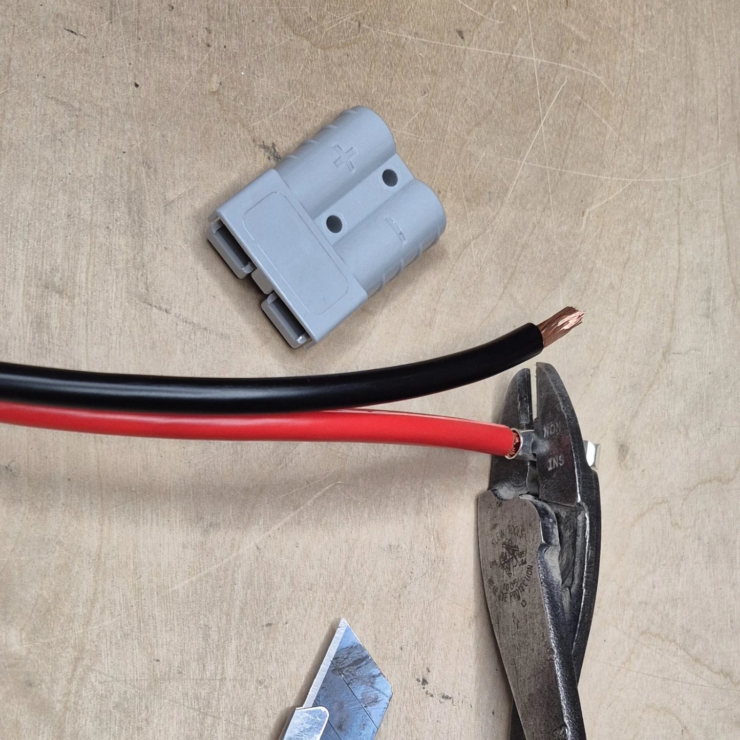 SB50 gray 50A power connector housing with 6awg pins