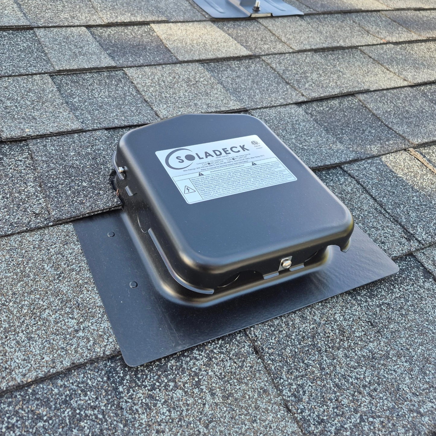 SolaDeck 0599 AC/DC Roof Box