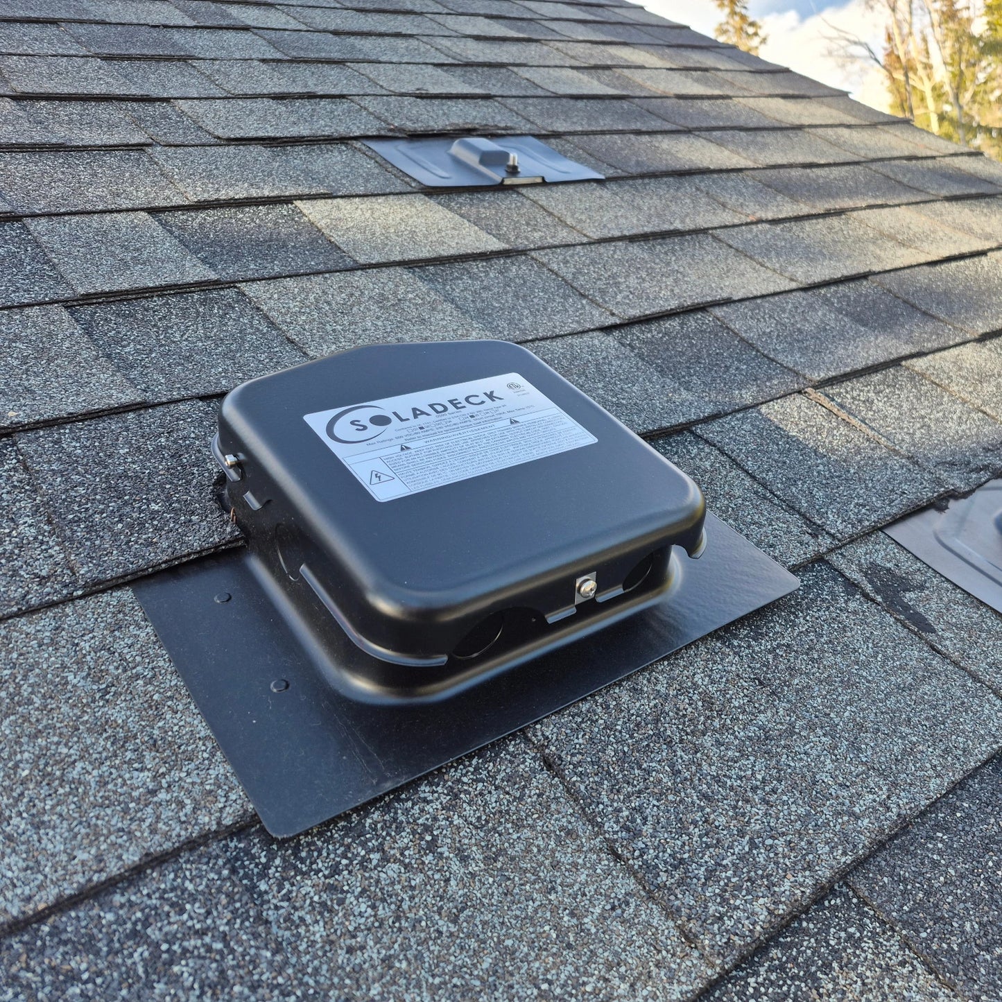 SolaDeck 0599 AC/DC Roof Box