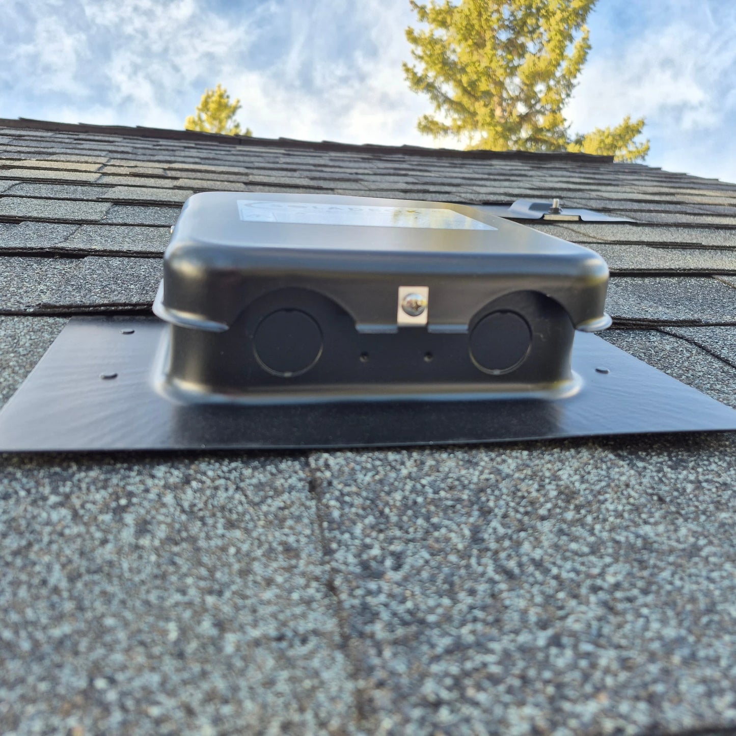 SolaDeck 0599 AC/DC Roof Box